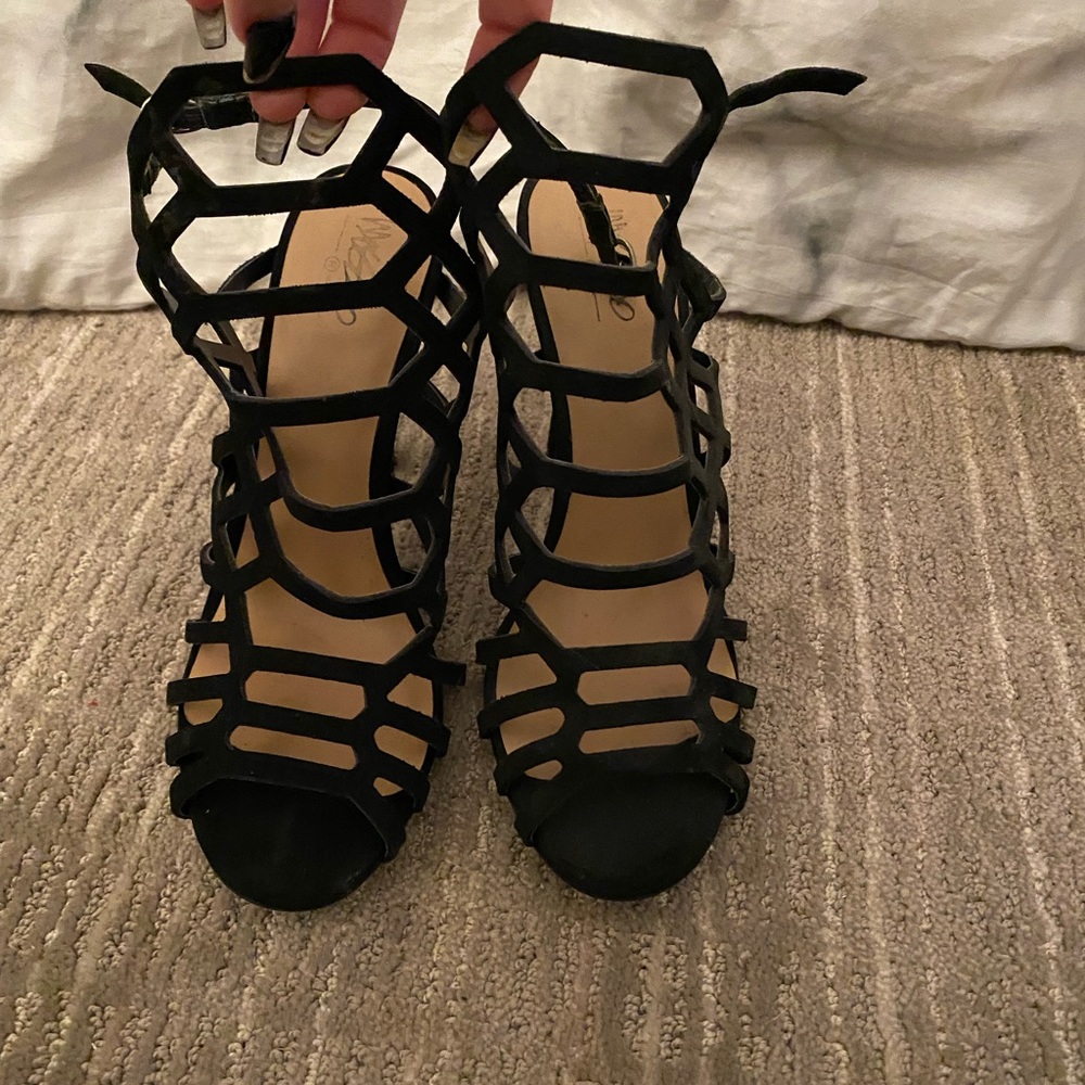 Heels - Picture 2 of 4